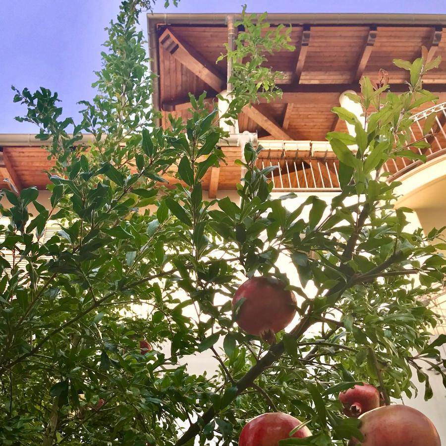 La Casa Del Melograno Lejlighed Alba  Eksteriør billede