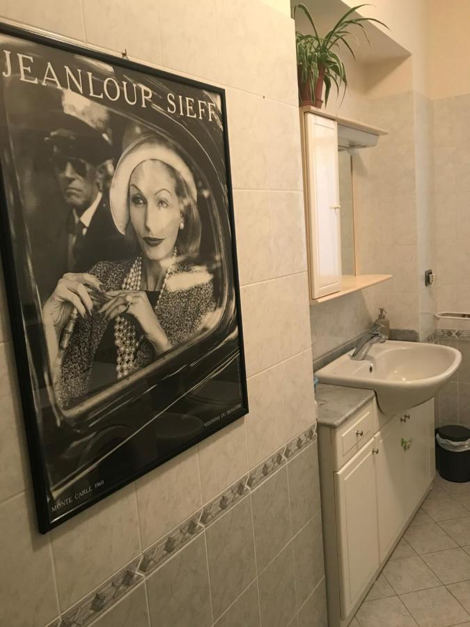 La Casa Del Melograno Lejlighed Alba  Eksteriør billede