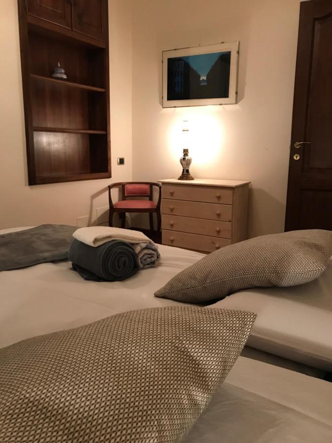 La Casa Del Melograno Lejlighed Alba  Eksteriør billede