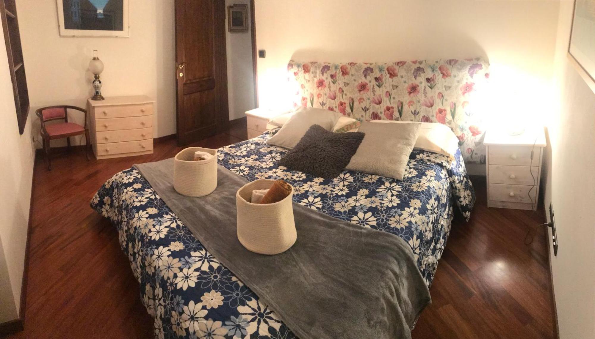 La Casa Del Melograno Lejlighed Alba  Eksteriør billede